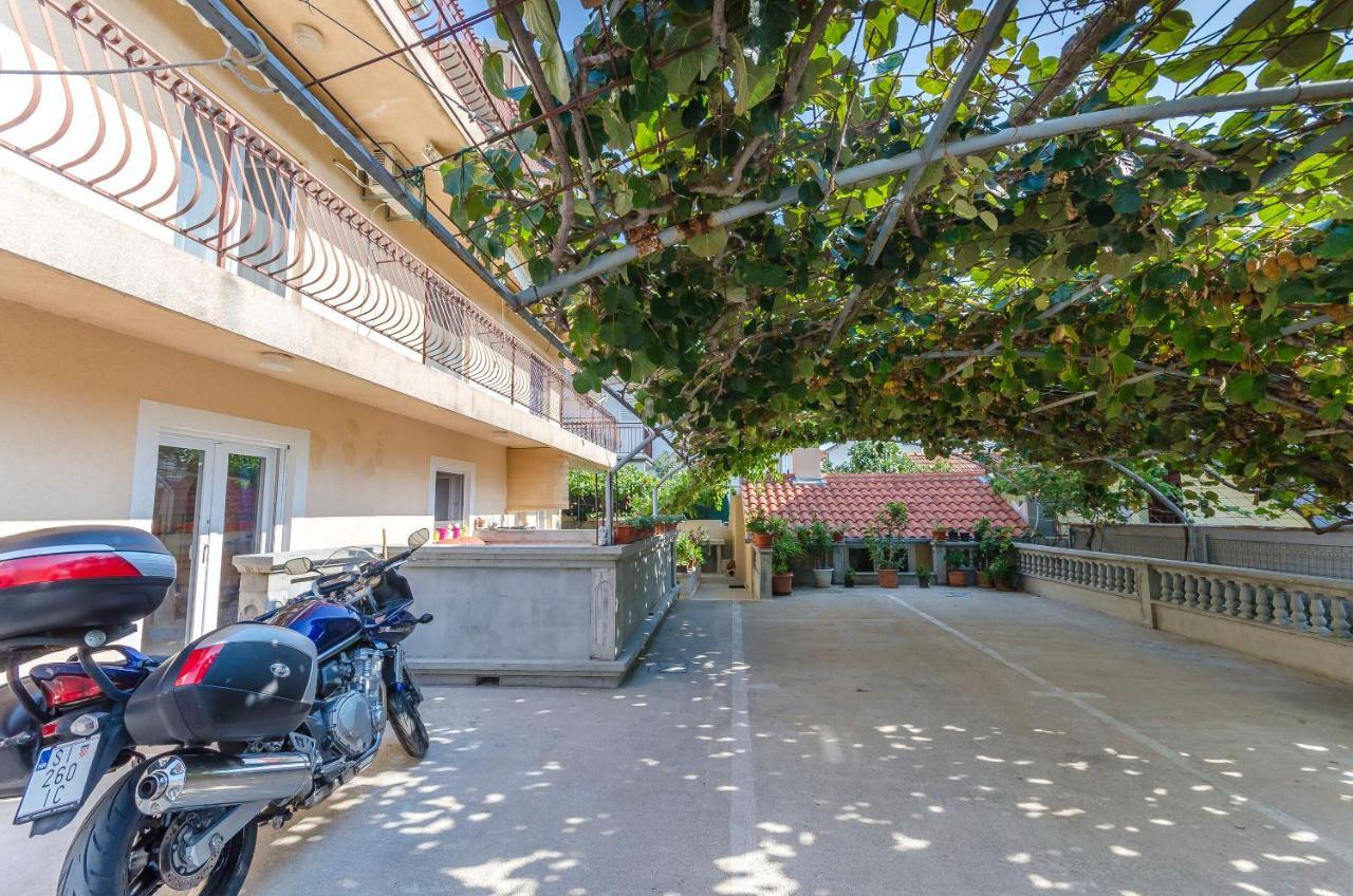Apartments Mira I Vodice Exterior photo