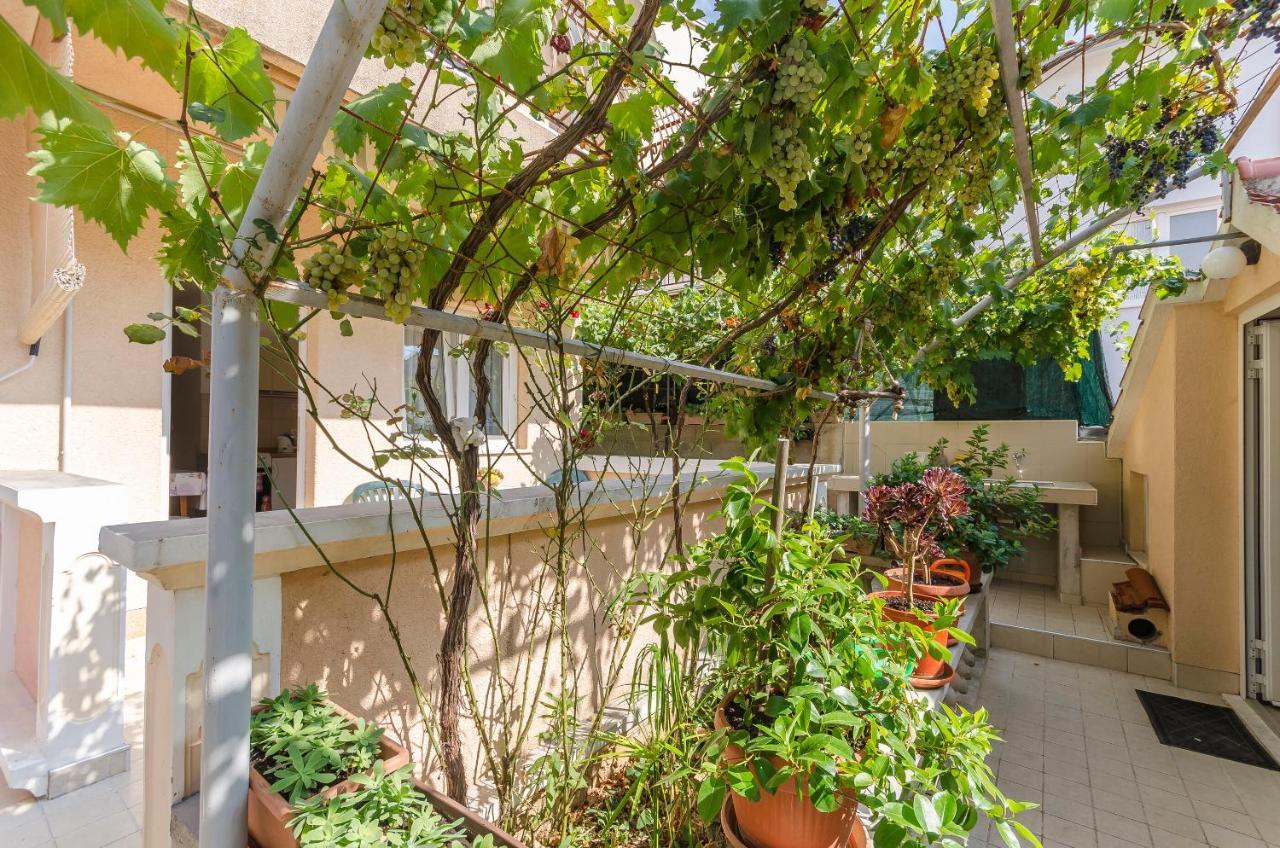 Apartments Mira I Vodice Exterior photo